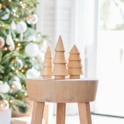 Dezenter Holzbaum Im Skandinavischen Design