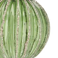 Erfrischende Hellgrüne Weihnachtsbaumkugel Mit Natürlichem Design