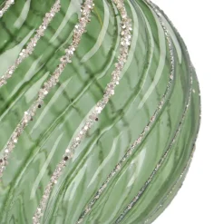Grüne Weihnachtsbaumkugel Mit Eleganten Verwirbelungen