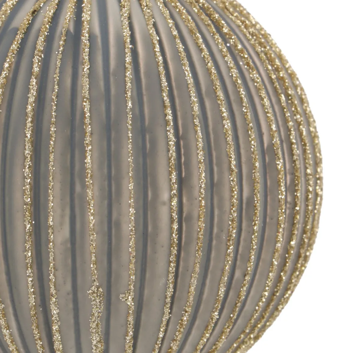 Landhaus-Style: Grüne Weihnachtskugel Mit Goldenem Glitzer