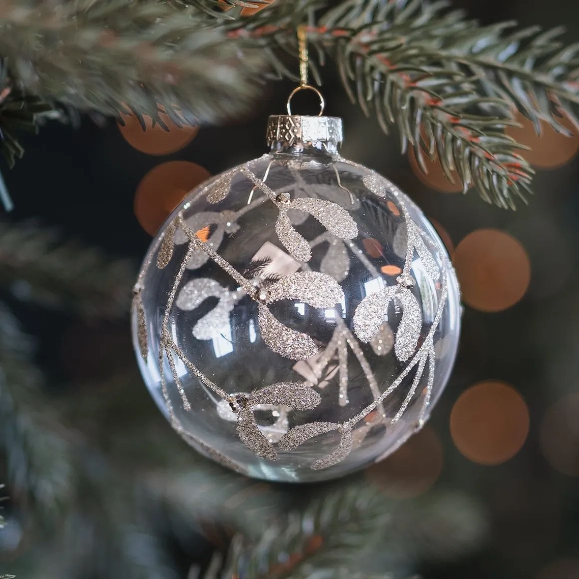 Luftige Transparente Weihnachtskugel Mit Handbemaltem Motiv