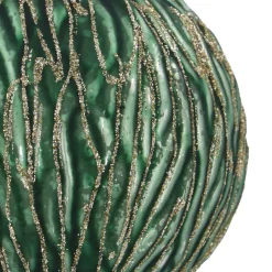 Mattgrüne Weihnachtskugel Mit Natürlicher Linienführung