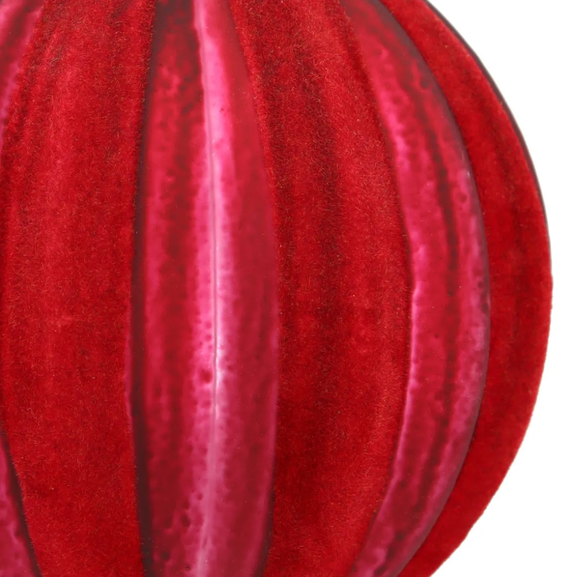 Rote Weihnachtskugel Mit Nostalgischem Filz