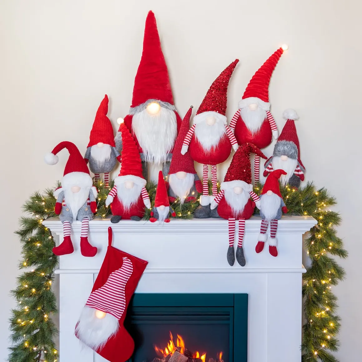 Rote Weihnachtssocke Mit Weihnachts-Gnom