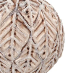Taupefarbene Weihnachtskugel Mit Natürlichem Blattmuster