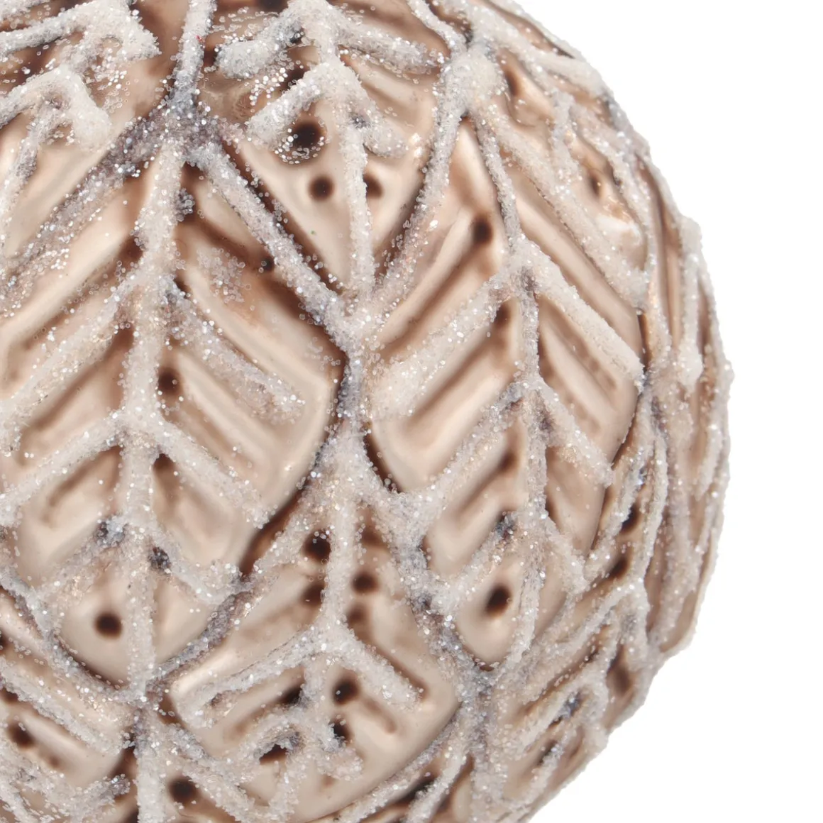 Taupefarbene Weihnachtskugel Mit Natürlichem Blattmuster