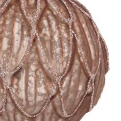 Taupefarbene Weihnachtskugel Mit Elegantem Blattmuster