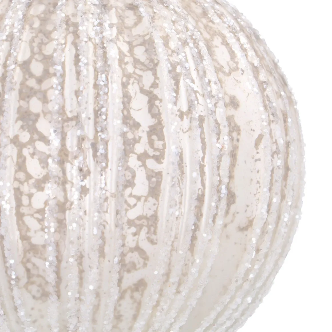 Weiße Craquelé-Vintage Weihnachtskugel Mit Glitzerstreifen